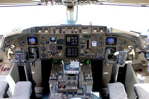 boeing 757 cockpit 360 view