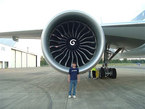 boeing 777 engine diameter