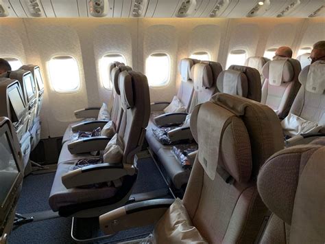 boeing 777-300er emirates economy class