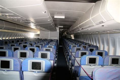 boeing jumbo jet 747 passenger capacity