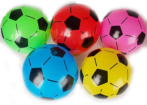 Bola Sepak Plastik, Solusi Baru Untuk Bermain Sepak Bola Tanpa Ngendon!