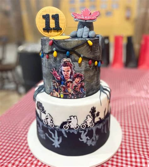 Bolo Stranger Things 40 modelos misteriosos e criativos