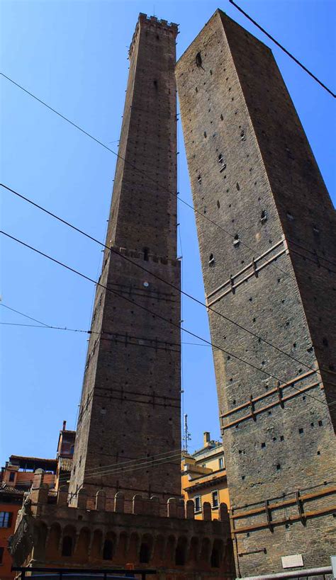 bologna towers leaning