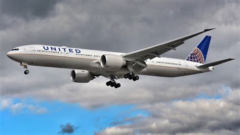 bomb threat on united airlines