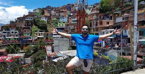 booking Commune 13 tour