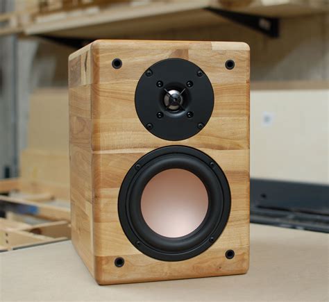 Bookshelf Speaker Box Design