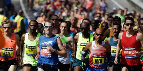 boston marathon number of runners