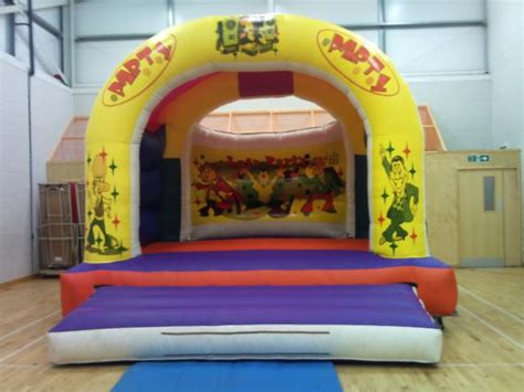 bouncy castle hire dumbarton