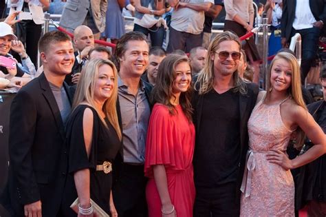 brad pitt brothers and sisters