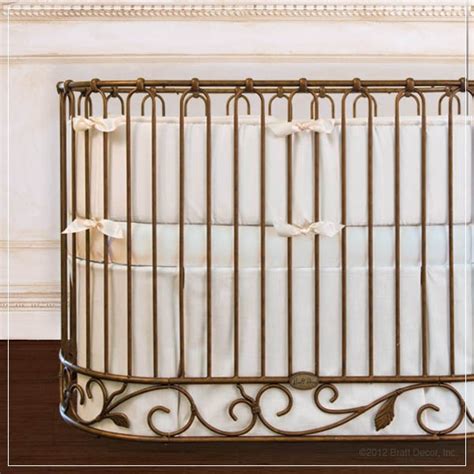 Bratt Decor Oval Crib