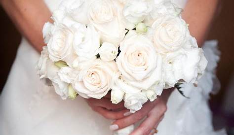 Hochzeitsstrauß aus weißen Rosen Heiraten mit braut.de
