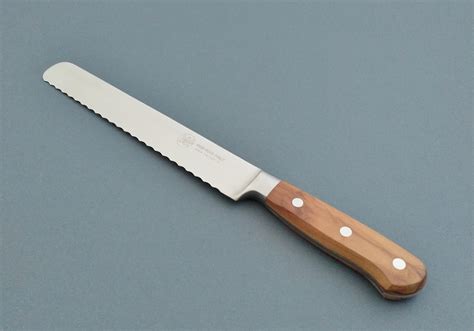 bread knife definition