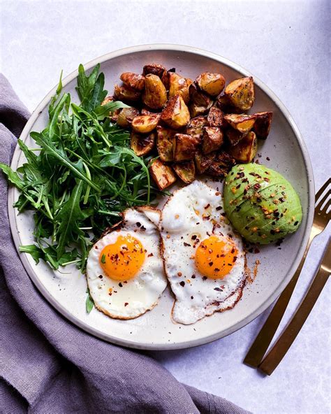 Fried Breakfast Eggs with Roasted Potatoes recipe by Clémentine V The