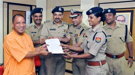 breaking gujarat ips officer awarded