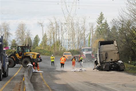 breaking news semi truck accident