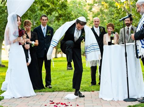 As Conservative movement reasserts intermarriage ban, many rabbis ask
