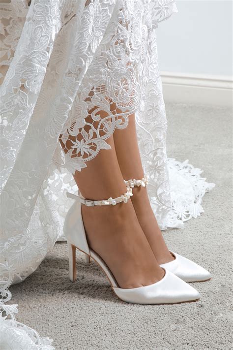 26 Beautiful Pairs of Bridal Sneakers Concepts in 2020 Wedding heels