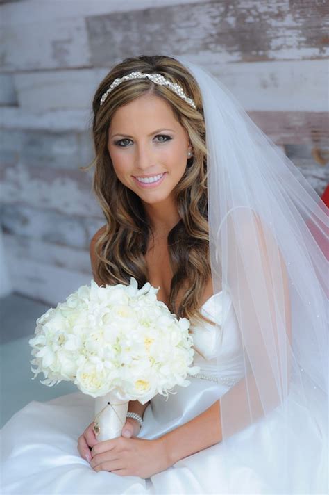  79 Stylish And Chic Bridal Hair Down With Headband For New Style