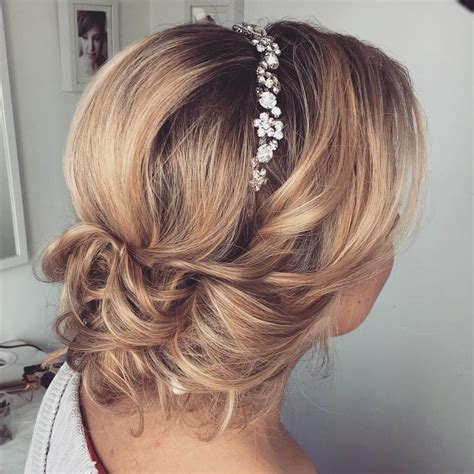 Fresh Bridal Hairstyle Medium Hair Hairstyles Inspiration