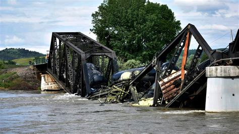 bridge collapsed 2023