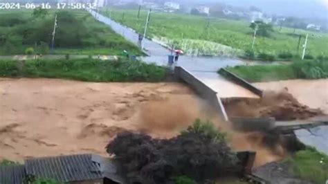 bridge collapsed today in china