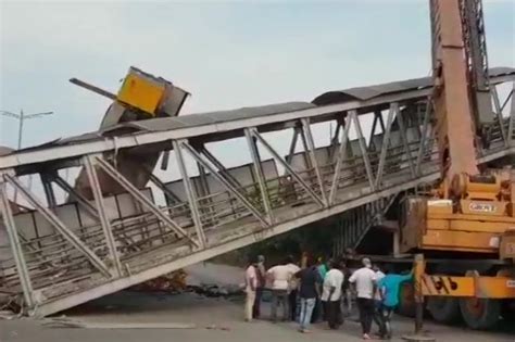 bridge collapsed today in thane