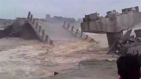 bridge collapsed today india