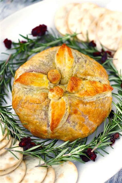 Cranberry Brie en Croute Recipe Cranberry brie, Recipes, Easy