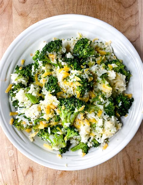 Easy Cheesy Broccoli Rice. The Pretty Bee