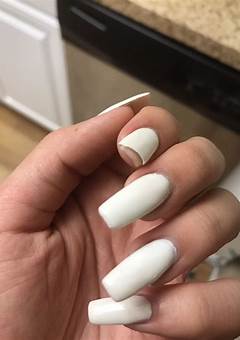 Why Broken Acrylic Nails Are A Common Problem In 2023