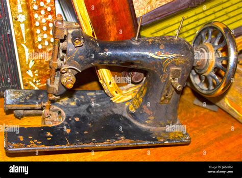 broken+sewing+machine+parts