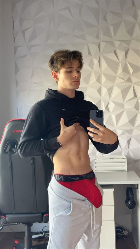 Bubblebunny4K’s Nude Masterpiece Isn’t Just Art—It’s a Cultural Moment You Can’t Miss!