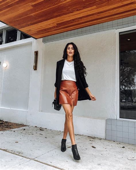10+ Awesome Outfit Ideas To Wear This Fall Brown leather skirt, Brown leather skirt outfit