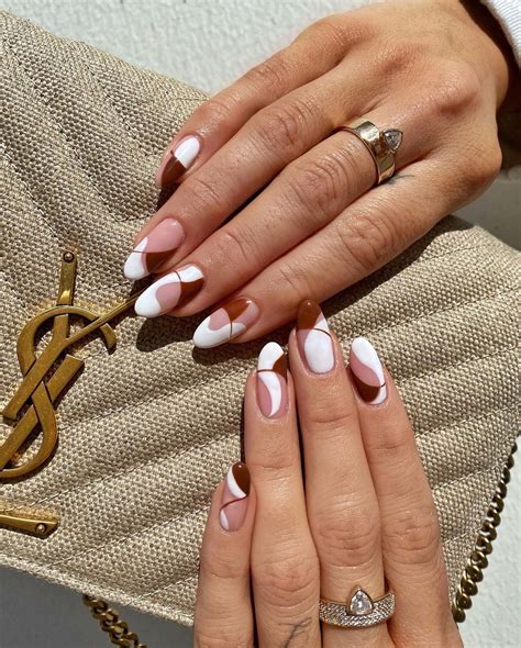 Brown White Nails Easy