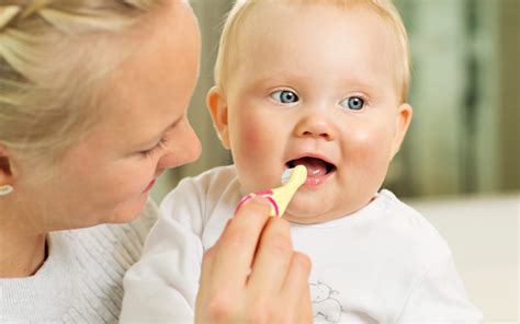 Brushing Baby Teeth When Teething