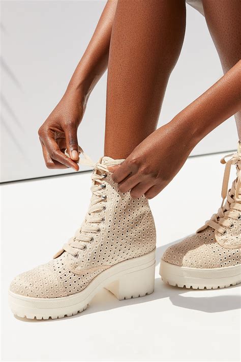 The Bubble On Toe From Shoe For Women