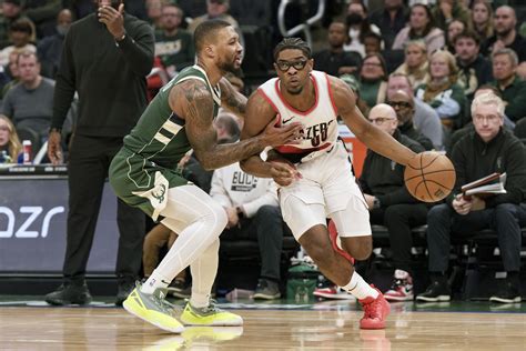 bucks vs trail blazers score