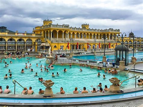 budapest swimming baths do you need to book