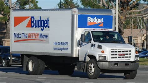 budget moving vans rental