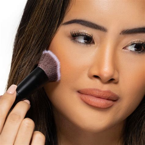 Buffing Brush To Apply Foundation