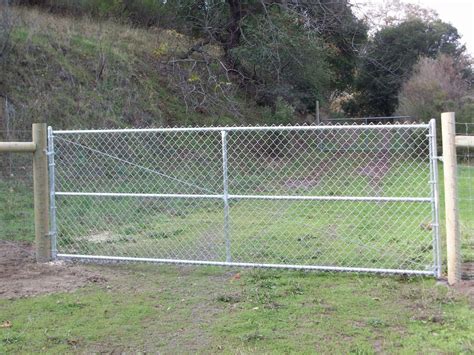 build a chain link fence gate
