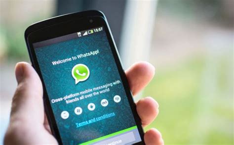 buka pengaturan akun WhatsApp ponsel lama