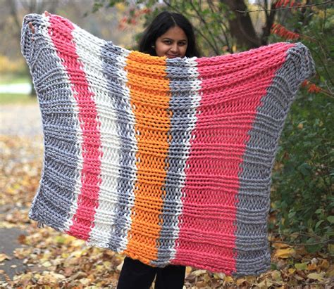 Bulky knit blanket free pattern using 3 strands of yarn