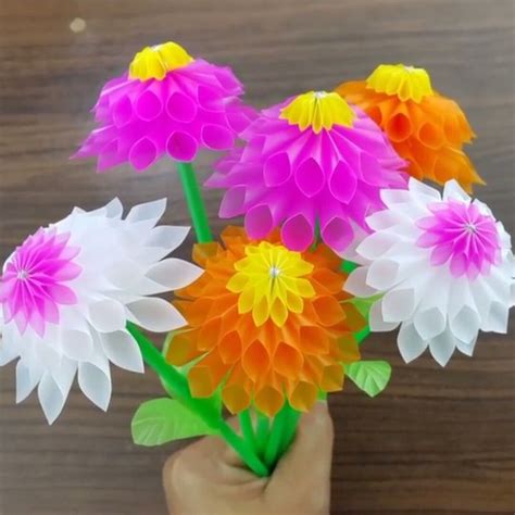 Bikin Bunga Unik Dari Sedotan Plastik