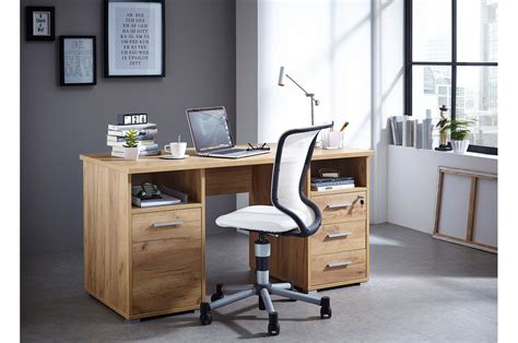 bureau avec nombreux rangements