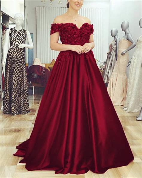 2017 Vintage Burgundy Ball Gown Wedding Dresses With Jacket Embroidery