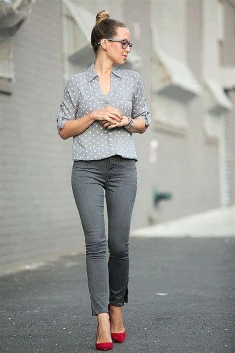 20 Elegant Office Outfits With Jeans to Wear Now