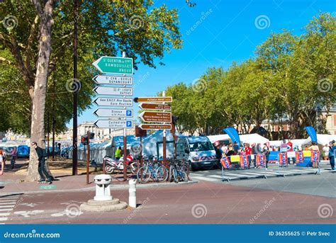 busy Versailles