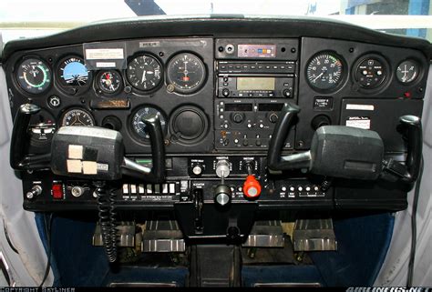 c152 cockpit