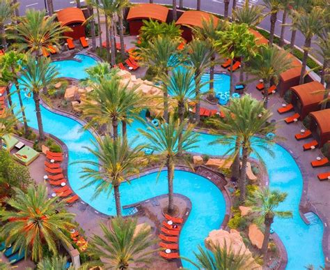 ca hotels with a lazy river